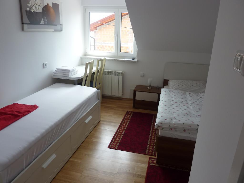 Rooms & Apartment Mira G. Postojna Exterior photo
